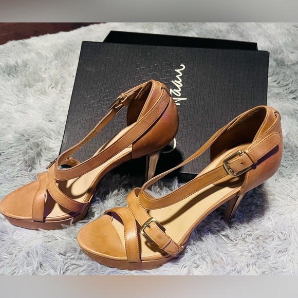 COLE HAAN heels pumps 9 - Picture 2 of 5